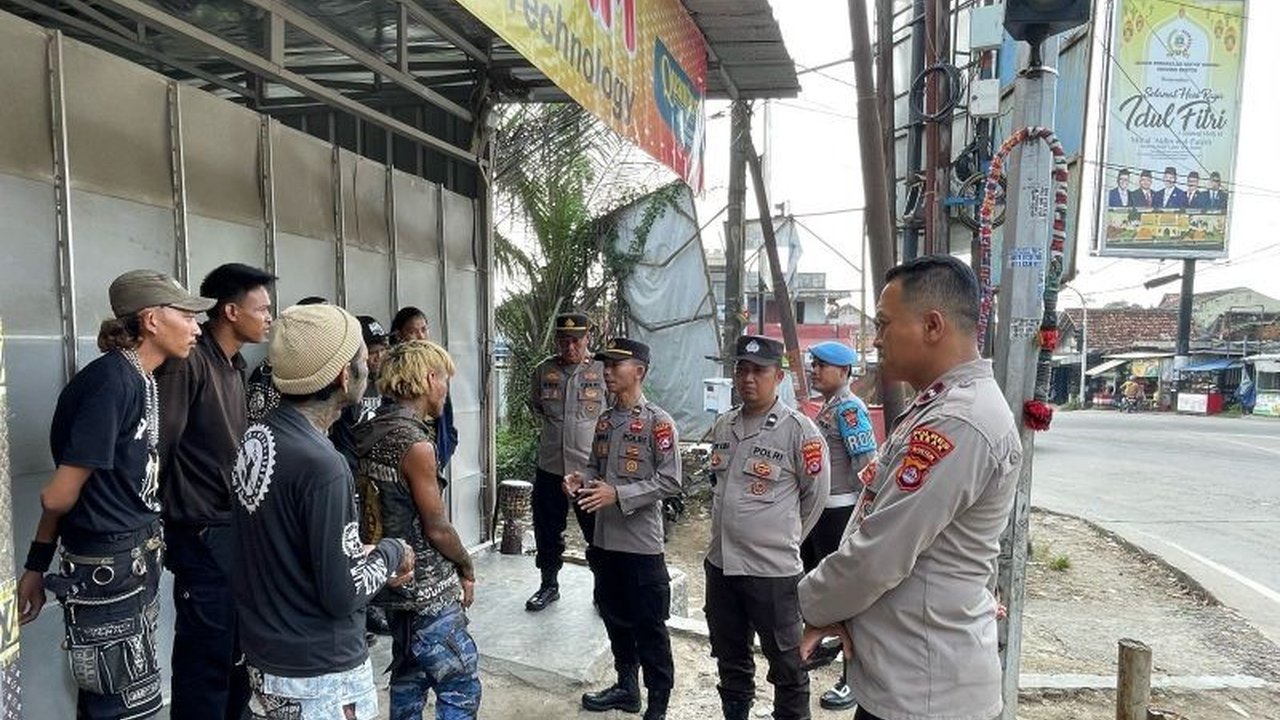 Polres Lebak berhasil menangkap tiga pelaku premanisme yang melakukan pencurian dan penggelapan dalam Operasi Pekat II Maung 2025, mengamankan kondusivitas keamanan dan ketertiban masyarakat.