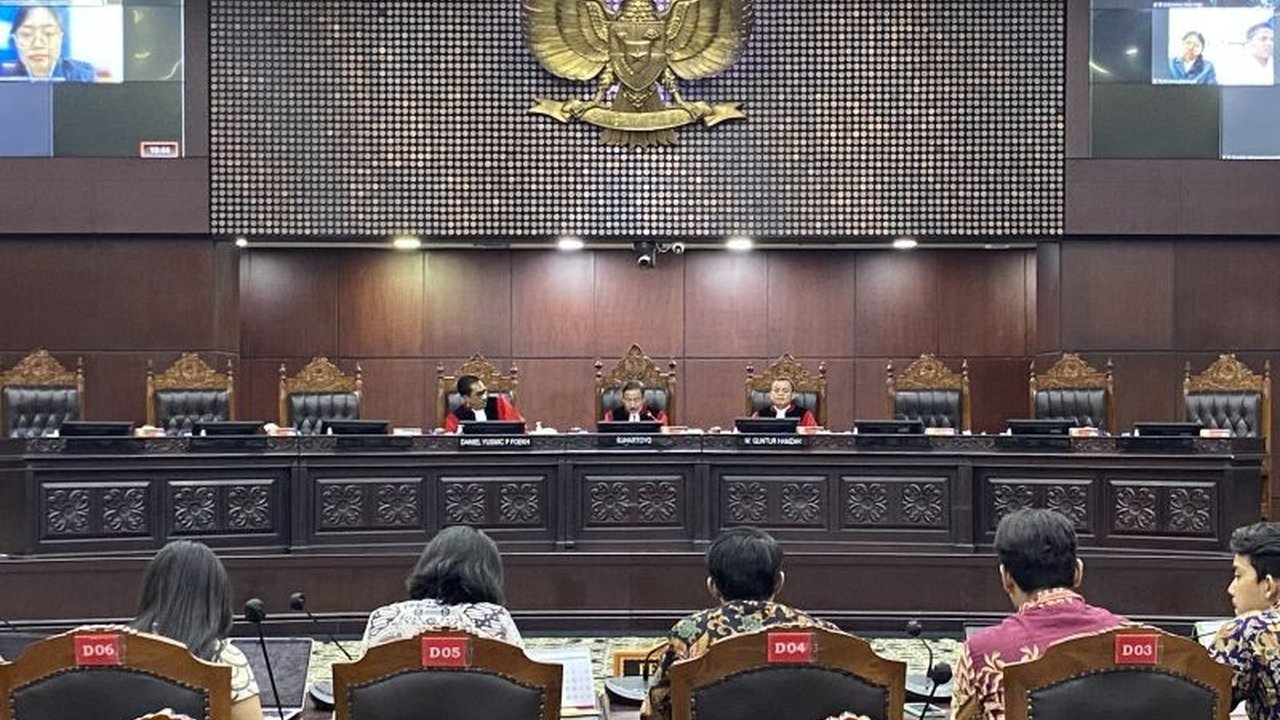 Mahkamah Konstitusi (MK) telah memulai sidang perdana 11 perkara uji formal dan material Undang-Undang Nomor 3 Tahun 2025 tentang TNI, dengan berbagai pemohon dari kalangan mahasiswa dan advokat.