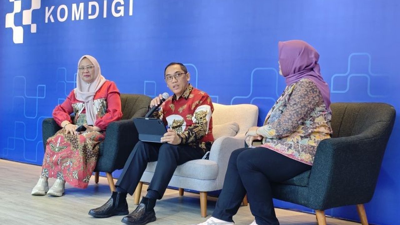 Kementerian Komunikasi dan Informatika (Kominfo) membekukan sementara izin World App setelah ditemukannya pengumpulan data retina lebih dari 500 ribu pengguna di Indonesia sejak 2021.