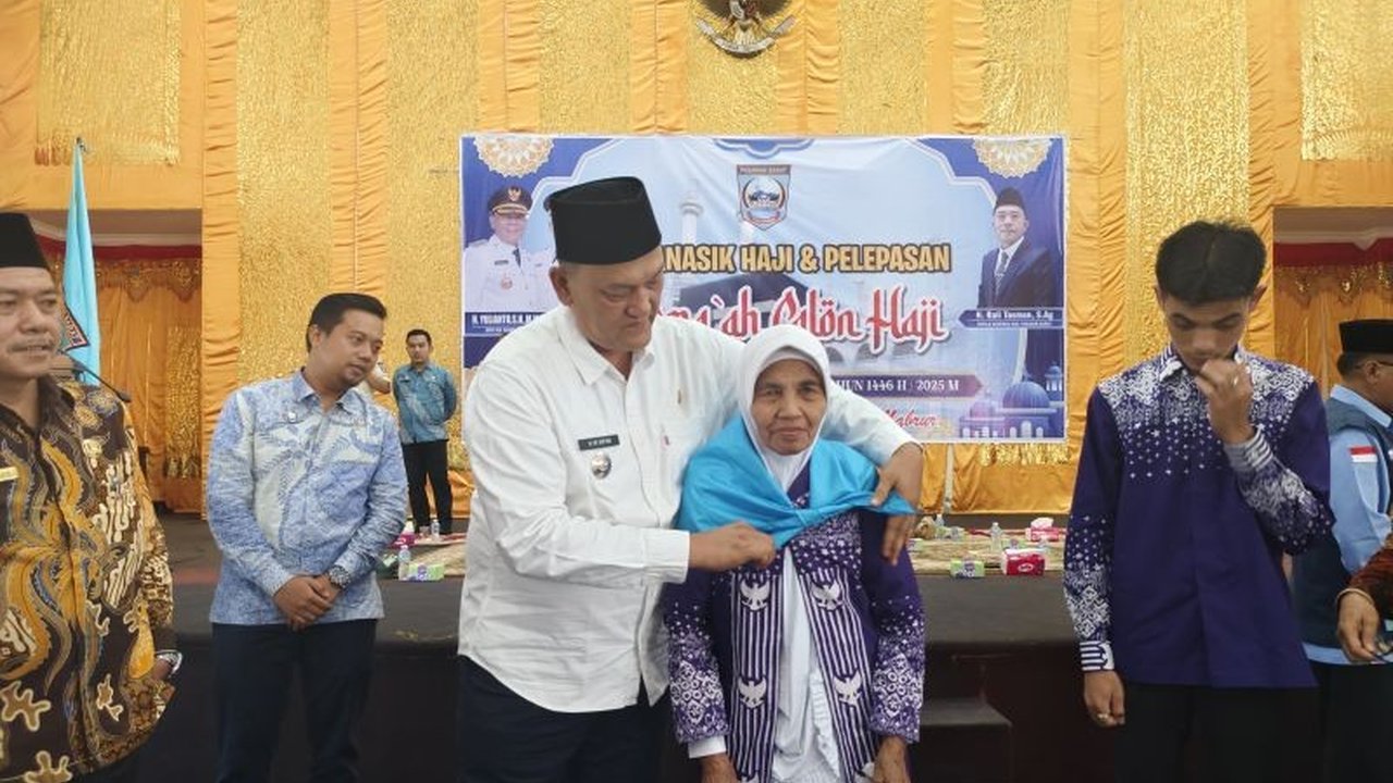 Sebanyak 276 calon haji Pasaman Barat akan berangkat ke Tanah Suci dalam dua kloter pada Mei 2025, membawa harapan dan doa untuk daerahnya.