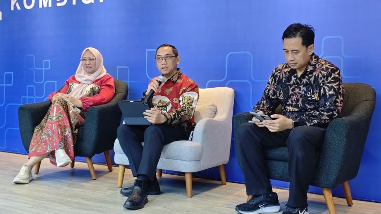 Kementerian Kominfo Indonesia meninjau kebijakan privasi World App setelah kontroversi pemindaian retina dan imbalan finansial, serta mengevaluasi kepatuhannya pada regulasi perlindungan data.