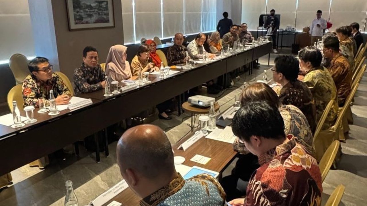 Universitas Indonesia (UI) menjalin kerja sama dengan Pemerintah Prefektur Mie, Jepang, untuk memperkuat kerja sama internasional di bidang keperawatan, membuka peluang bagi lulusan Indonesia untuk bekerja di Jepang.