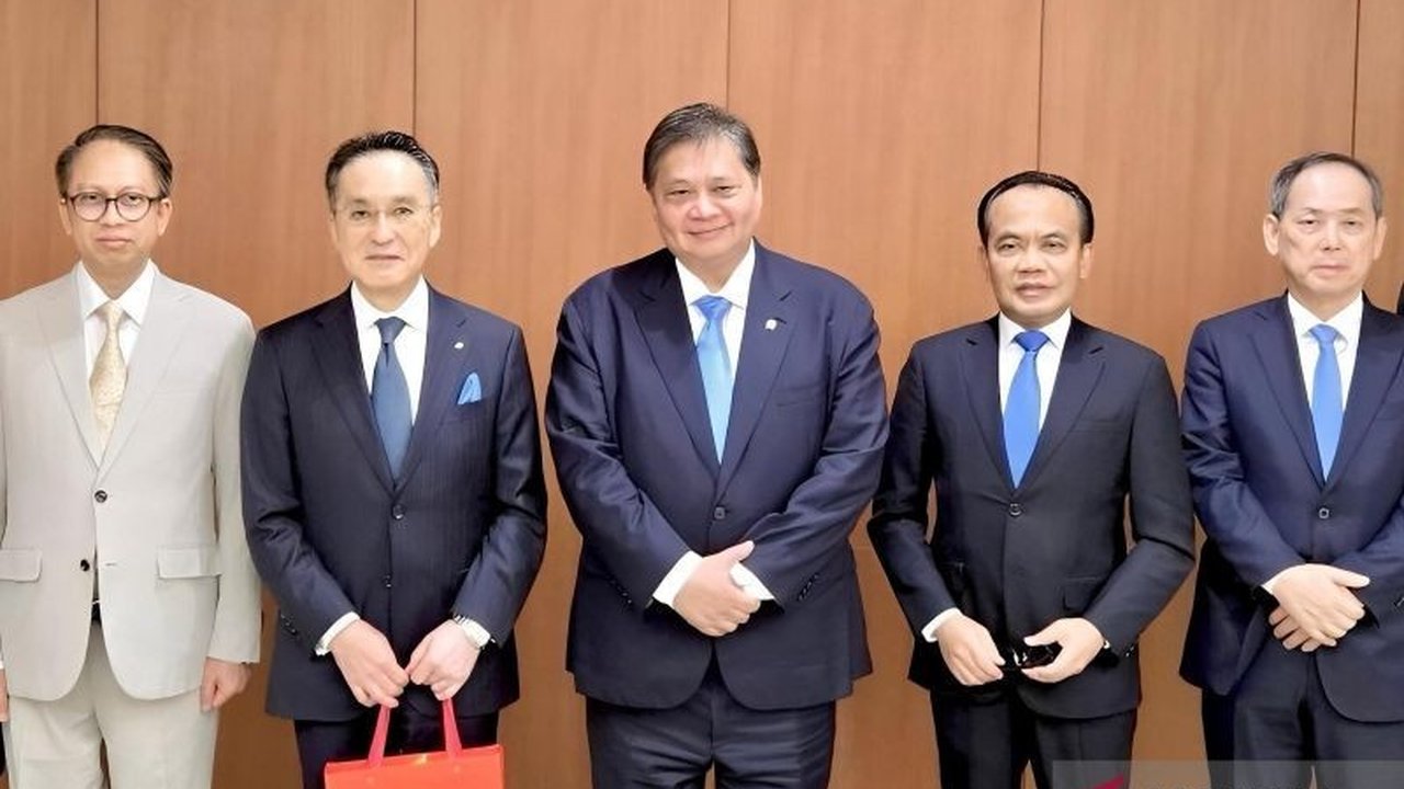 Federasi Bisnis Jepang, Keidanren, tegaskan komitmen investasi besar di Indonesia di tengah ketidakpastian ekonomi global, ditandai pertemuan Airlangga Hartarto dengan perwakilan Keidanren di Tokyo.