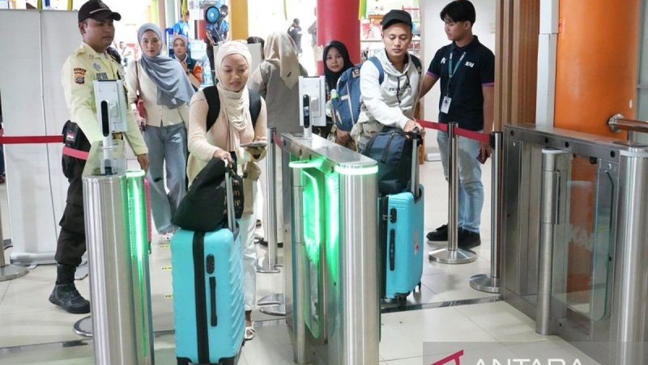 PT KAI Divre I Sumut menyediakan 51.880 tiket kereta api untuk libur panjang Waisak guna memenuhi lonjakan permintaan penumpang selama periode 9-13 Mei 2025.