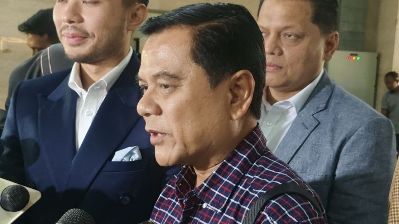 Adik ipar Presiden Jokowi, Wahyudi Andrianto, menyampaikan harapan agar kasus dugaan ijazah palsu yang dituduhkan kepada Jokowi segera selesai dan terang benderang.