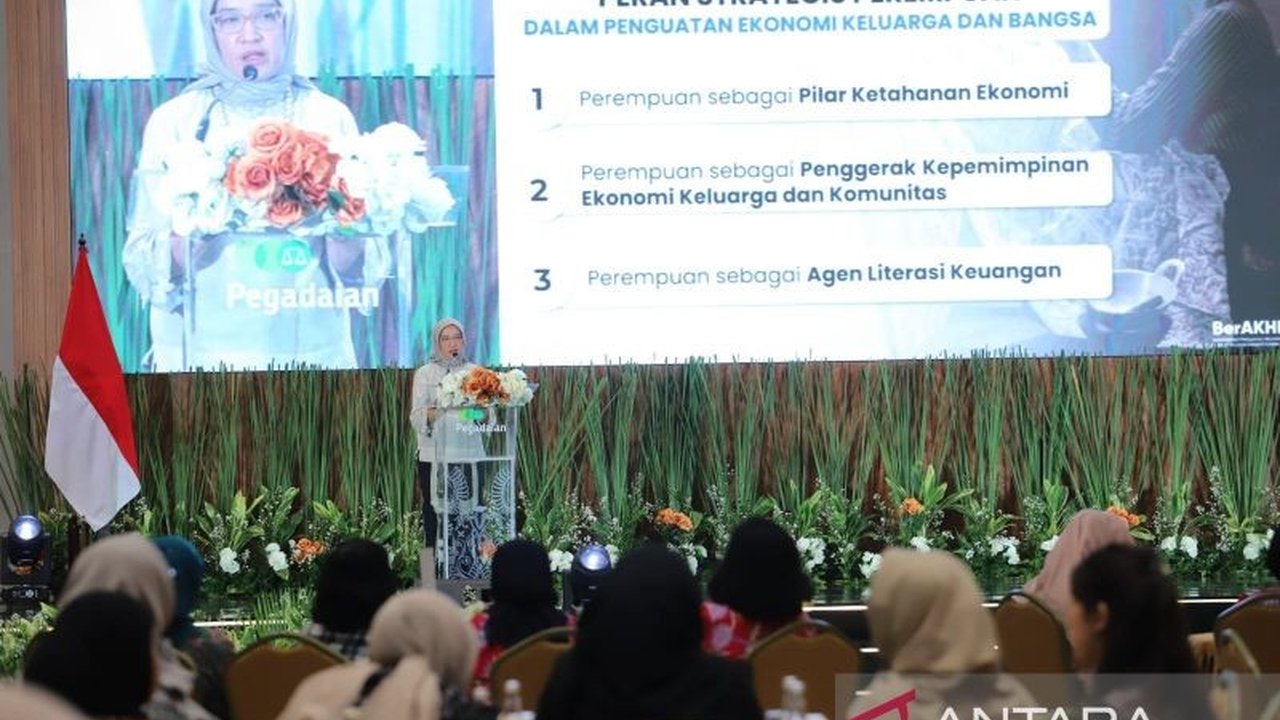 Menteri PANRB Rini Widyantini mendorong perempuan Indonesia untuk meningkatkan literasi keuangan dan mempertimbangkan investasi emas guna memperkuat ketahanan ekonomi keluarga dan nasional.