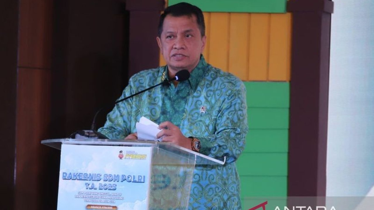 Wakil Menteri PANRB, Purwadi Arianto, mendorong transformasi Polri dengan pendekatan humanis dan teknologi untuk perkuat kepercayaan publik, menekankan integritas dan kecepatan layanan.