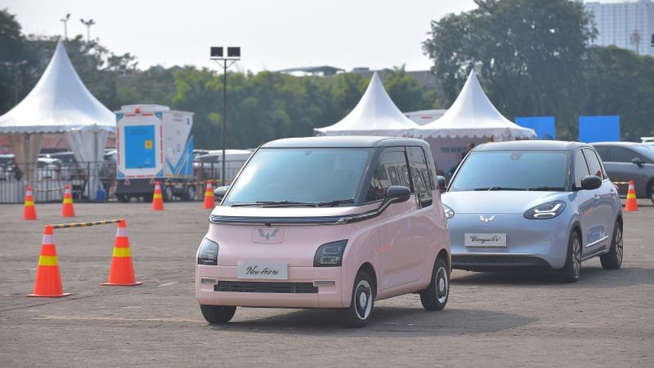 Wuling Motors menawarkan promo 'Tentram' di Mei 2025 dengan uang muka ringan, bunga 0%, gratis asuransi, dan hadiah utama satu unit mobil BinguoEV.