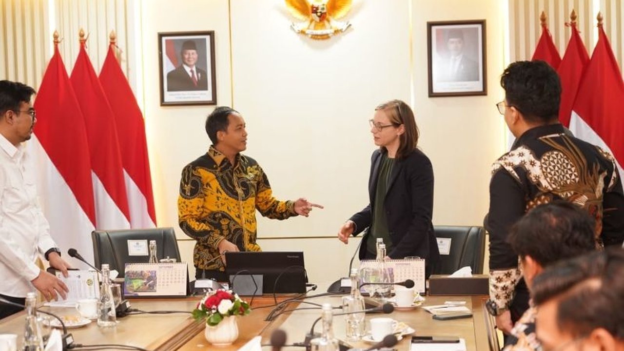 Menteri Kehutanan RI menekankan pentingnya transparansi, kredibilitas, dan akuntabilitas untuk memaksimalkan potensi perdagangan karbon Indonesia dalam pertemuan dengan ICVCM dan VERRA.