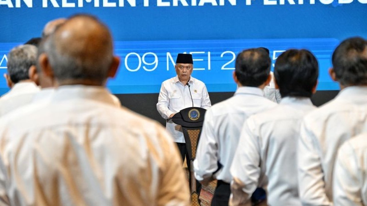 Menteri Perhubungan Dudy Purwagandhi meminta jajarannya memperkuat konektivitas antardaerah dan distribusi logistik nasional untuk menunjang pertumbuhan ekonomi yang merata dan berkelanjutan.