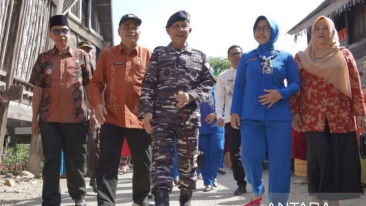 Lantamal II Padang dan Pemerintah Kabupaten Solok Selatan berkolaborasi dalam bakti sosial perbaikan irigasi di Sungai Pagu, bertujuan meningkatkan kesejahteraan masyarakat melalui peningkatan produktivitas pertanian.