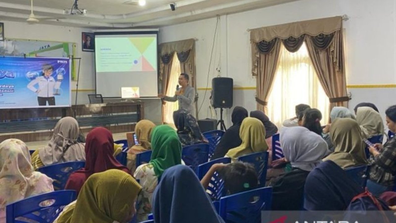 PT Permodalan Nasional Madani (PNM) cabang Pekanbaru memberdayakan 40 ibu nasabah pelaku usaha ultra mikro di Kampar, Riau melalui program Mba Maya 2025, yang mencakup pembinaan dan penguatan kapasitas usaha.