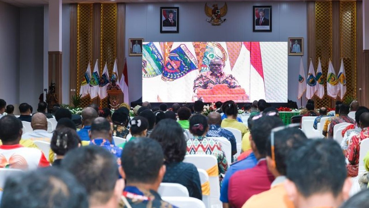 Gubernur Papua Tengah, Meki Fritz Nawipa, mengajak seluruh komponen pembangunan untuk menjaga semangat gotong royong demi pembangunan berkelanjutan yang berdampak nyata bagi masyarakat.