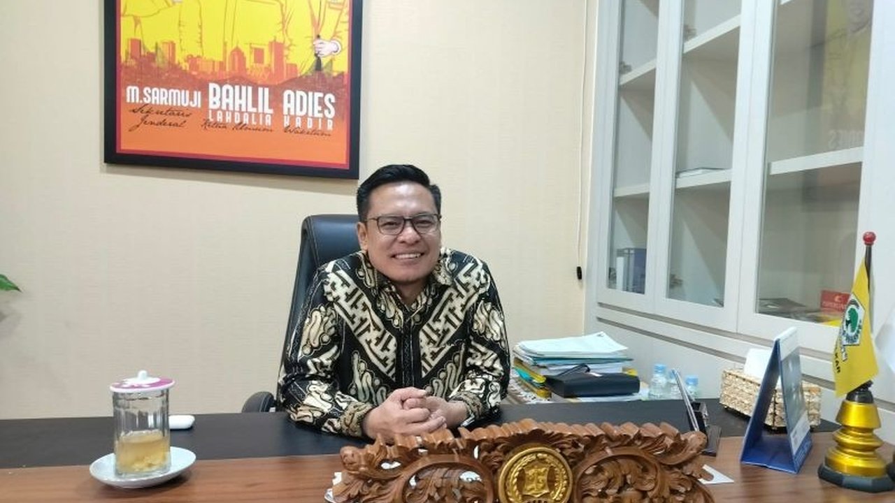 Wakil Ketua DPRD Surabaya, Arif Fathoni, menyambut positif terbentuknya Kabinet Surabaya Berkah sebagai upaya reformasi birokrasi dan peningkatan pelayanan publik di Kota Surabaya.