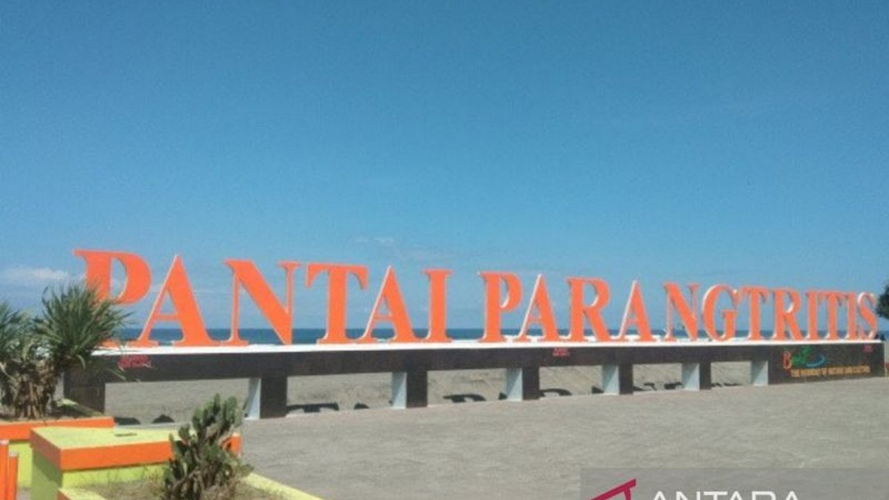 Kabupaten Bantul, DIY, optimis kunjungan wisatawan akan meningkat signifikan hingga 50 persen selama libur panjang Waisak 2025, terutama di Pantai Parangtritis, dan berharap peningkatan Pendapatan Asli Daerah (PAD).