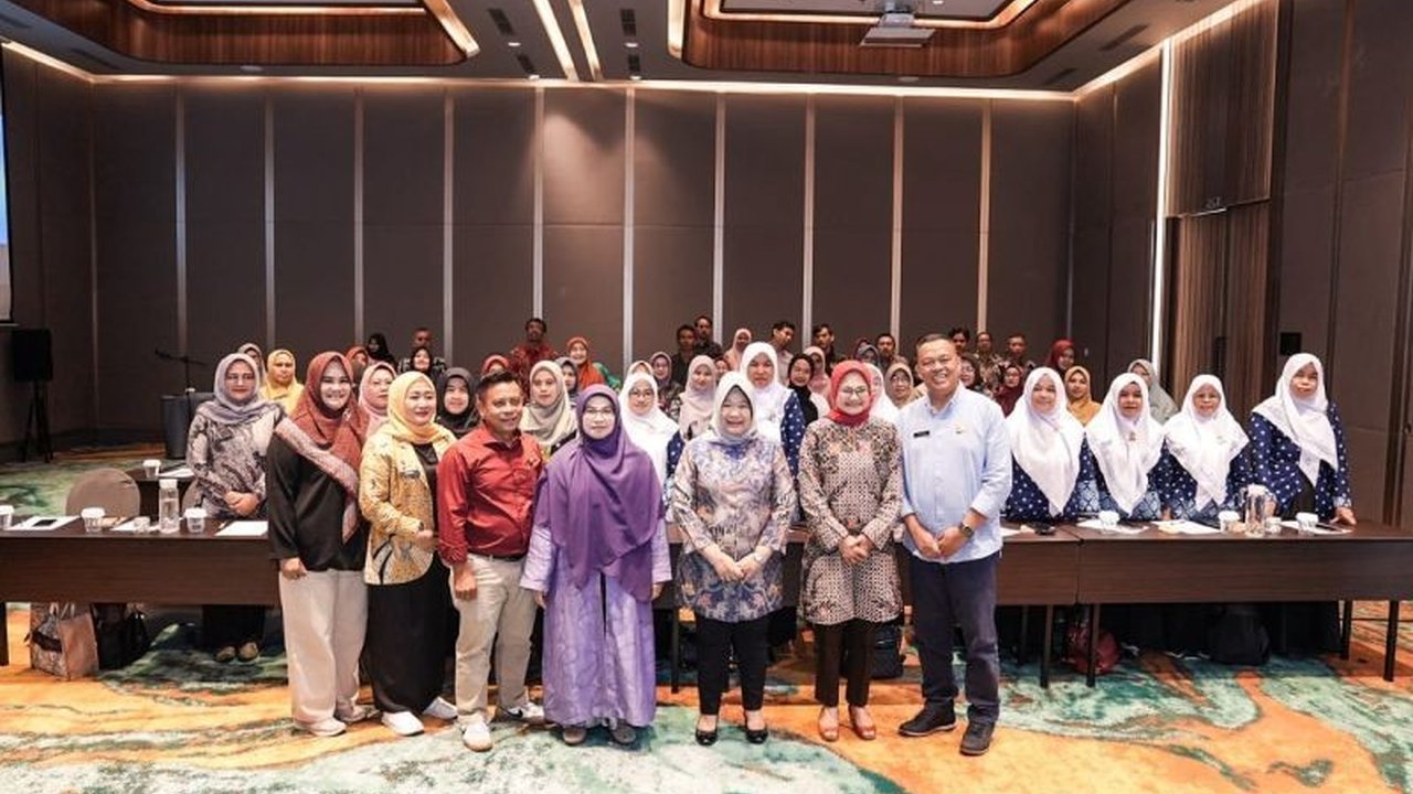 Sekjen MPR menekankan peran krusial guru PAUD dan SD dalam menanamkan nilai-nilai Empat Pilar MPR RI kepada generasi muda Indonesia di tengah pesatnya perkembangan teknologi.