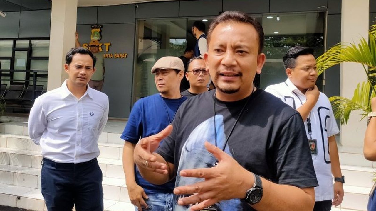 Pria berinisial ML (34) ditemukan tewas dengan luka tusuk di Kalideres, Jakarta Barat; pelaku, UR (20), ditangkap hanya dalam waktu empat jam.