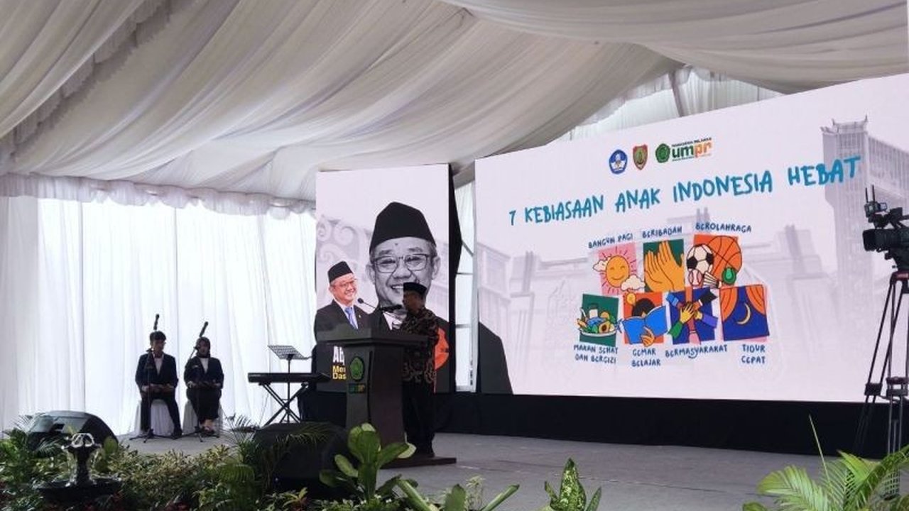 Mendikbud meluncurkan Gerakan Tujuh Kebiasaan Anak Indonesia Hebat di Kalteng untuk membentuk karakter anak yang kuat, beriman, dan berakhlak mulia melalui pembiasaan positif sejak dini.