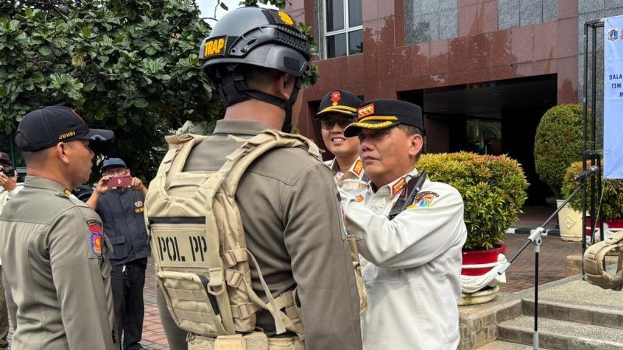 Satpol PP Jakarta Pusat membentuk Tim Respon Antisipasi Pelanggar (TRAP) untuk menangani aduan masyarakat terkait pelanggaran ketertiban umum dengan waktu respons hanya 10-15 menit.