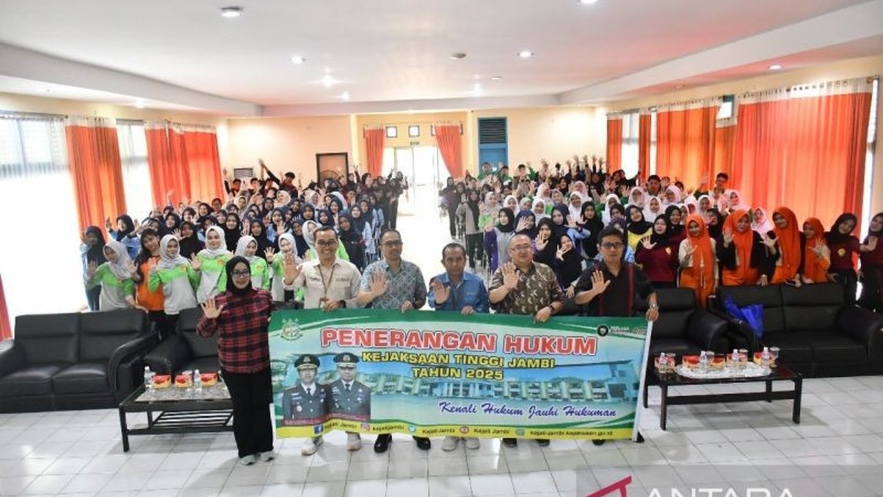 Kejaksaan Tinggi Jambi gencar melakukan penyuluhan hukum di kampus untuk memberantas judi online yang semakin meresahkan, khususnya di kalangan generasi muda.