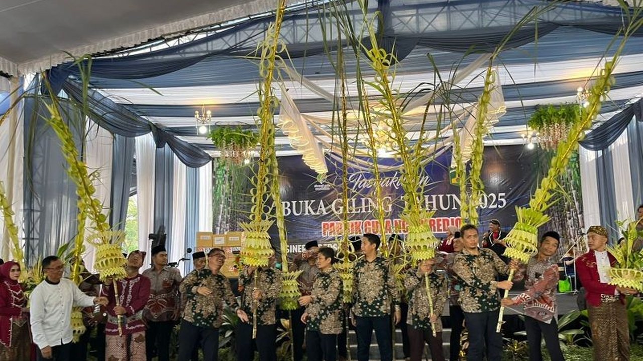 Pabrik Gula Ngadirejo, Kediri, optimis mencapai target giling 10 juta kuintal tebu dan produksi gula 80 ribu ton di musim giling 2025, ditunjang revitalisasi mesin dan tradisi Manten Tebu.