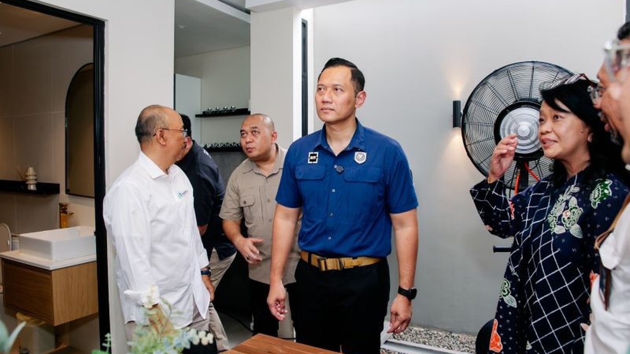 Menko AHY membuka peluang penggunaan rumah modular cerdas berbasis Net Zero Emission (NZE) dalam program pembangunan 3 juta rumah untuk mengatasi krisis iklim dan backlog perumahan di Indonesia.