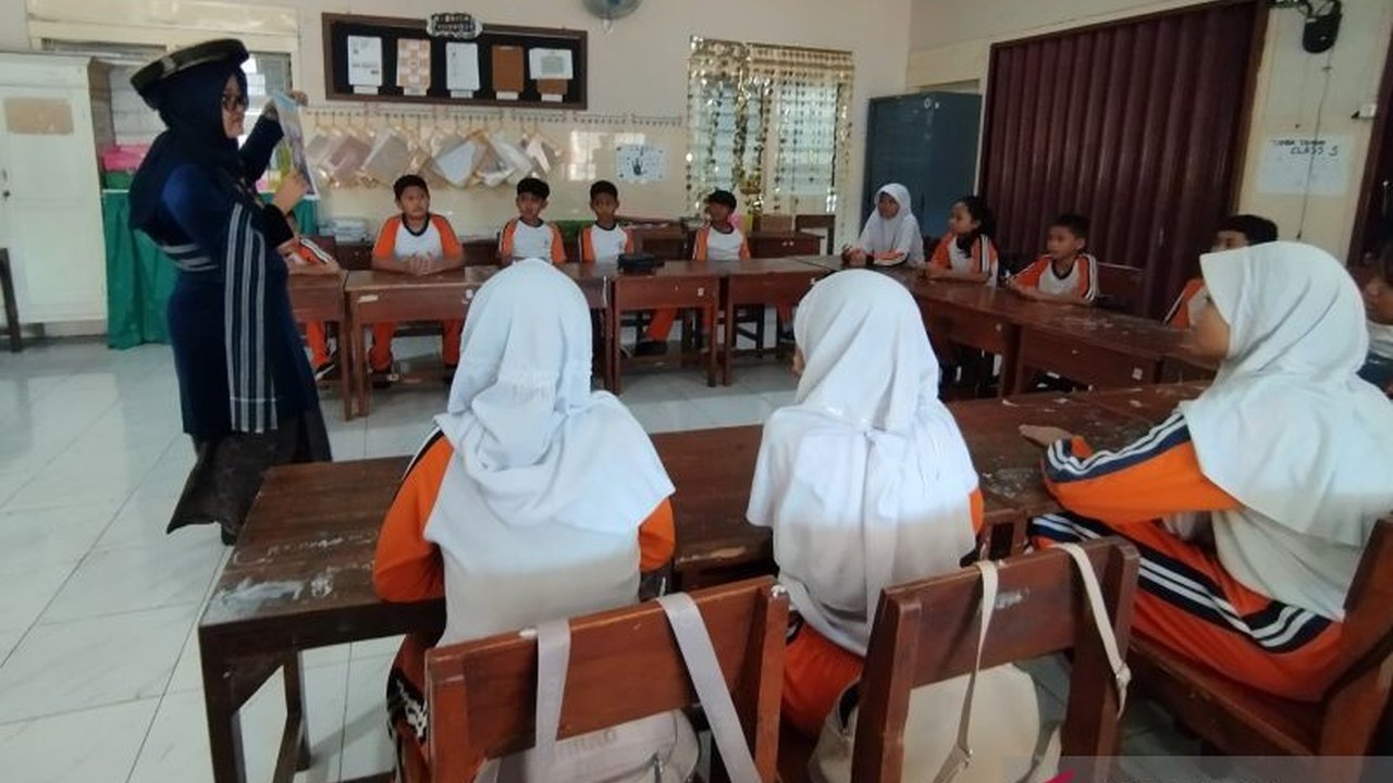 Dinas Pendidikan Kudus berencana menggabungkan 20 SD untuk meningkatkan kualitas pendidikan, mengatasi sekolah rusak, dan kekurangan guru di Kabupaten Kudus, Jawa Tengah.