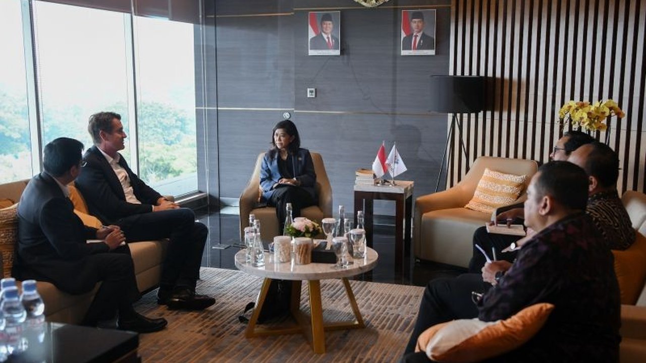 Menkominfo Meutya Hafid tegaskan komitmen Indonesia bangun infrastruktur dan ekosistem 5G, pacu konektivitas, dan dorong kemajuan Asia Pasifik lewat lelang spektrum dan simplifikasi industri.