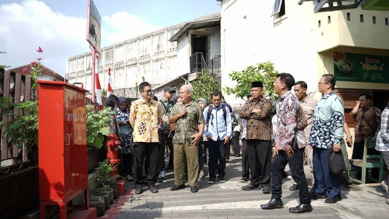 Kementerian PUPR berkolaborasi dengan Pemkab Sleman revitalisasi Ruang Terbuka Publik Gatotkaca Mrican, mengubah kawasan kumuh menjadi ruang publik yang asri dan bermanfaat bagi warga.
