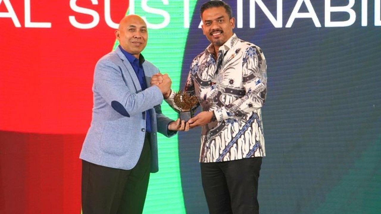 Program Talenta Wirausaha BSI (TWB) meraih penghargaan Best Sustainability in Finance & Skills Recognition for MSMEs dalam Mata Lokal Fest 2025 atas kontribusi besarnya terhadap pertumbuhan UMKM di Indonesia.
