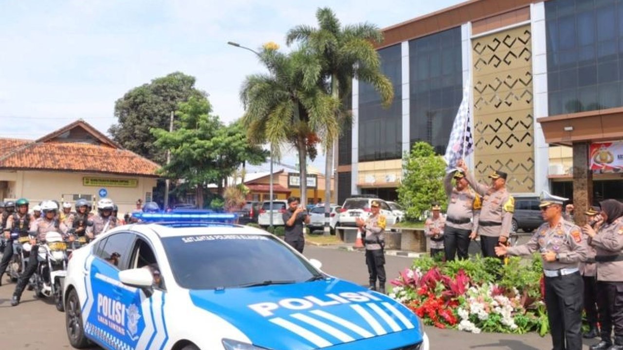Polresta Bandarlampung meluncurkan inovasi patroli dengan pengeras suara di kendaraan dinas, menyiarkan imbauan kamtibmas secara ceria untuk mencegah kejahatan dan meningkatkan rasa aman masyarakat.