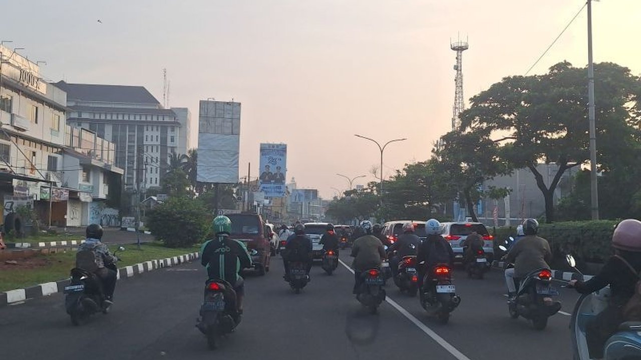 Pemkot Depok memperluas area Car Free Day (CFD) di Jalan Margonda hingga Jalan Arif Rahman Hakim mulai 11 Mei 2024, dengan pengaturan lalu lintas baru untuk mengakomodasi transportasi umum dan warga.