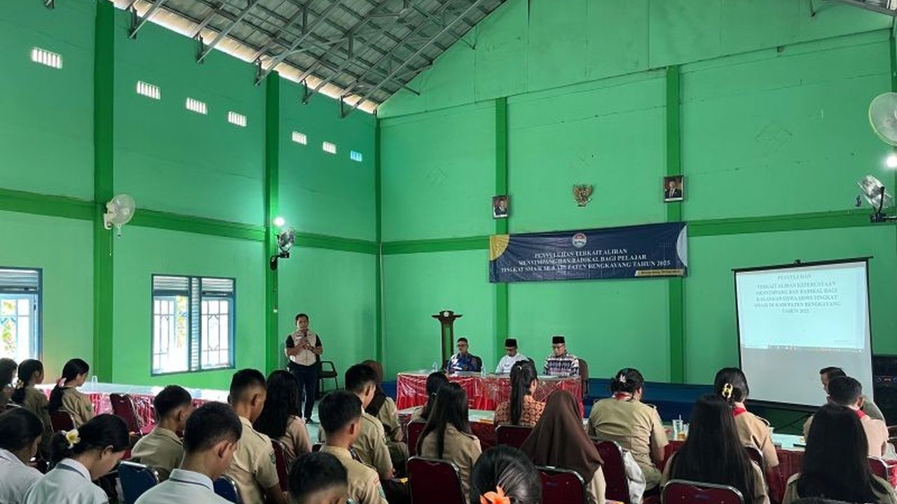 Kemenag Bengkayang adakan penyuluhan untuk mencegah paham radikalisme dan eksklusivisme di kalangan pelajar, menekankan pentingnya moderasi beragama dan toleransi.