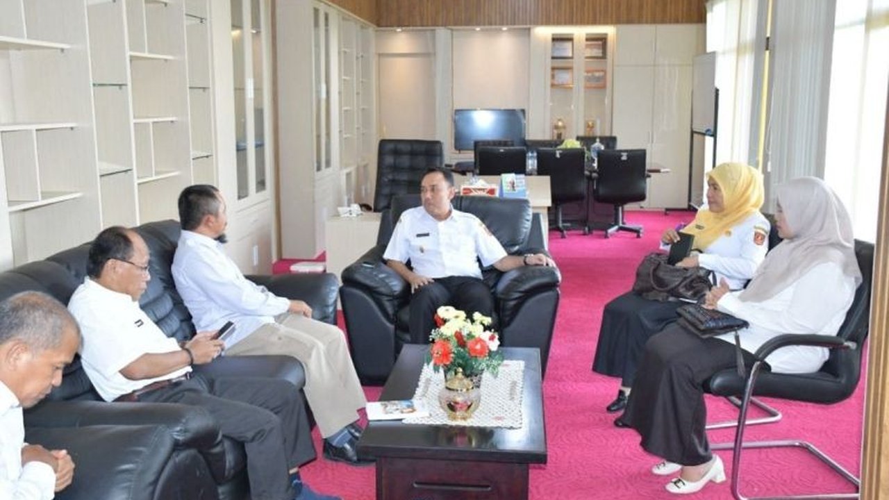 Pemerintah Kabupaten Agam berkolaborasi dengan BPOM Payakumbuh untuk meningkatkan pengawasan obat dan makanan demi keamanan dan kesehatan masyarakat, dengan fokus pada industri rumah tangga pangan, makanan siap saji, dan obat-obatan yang beredar.