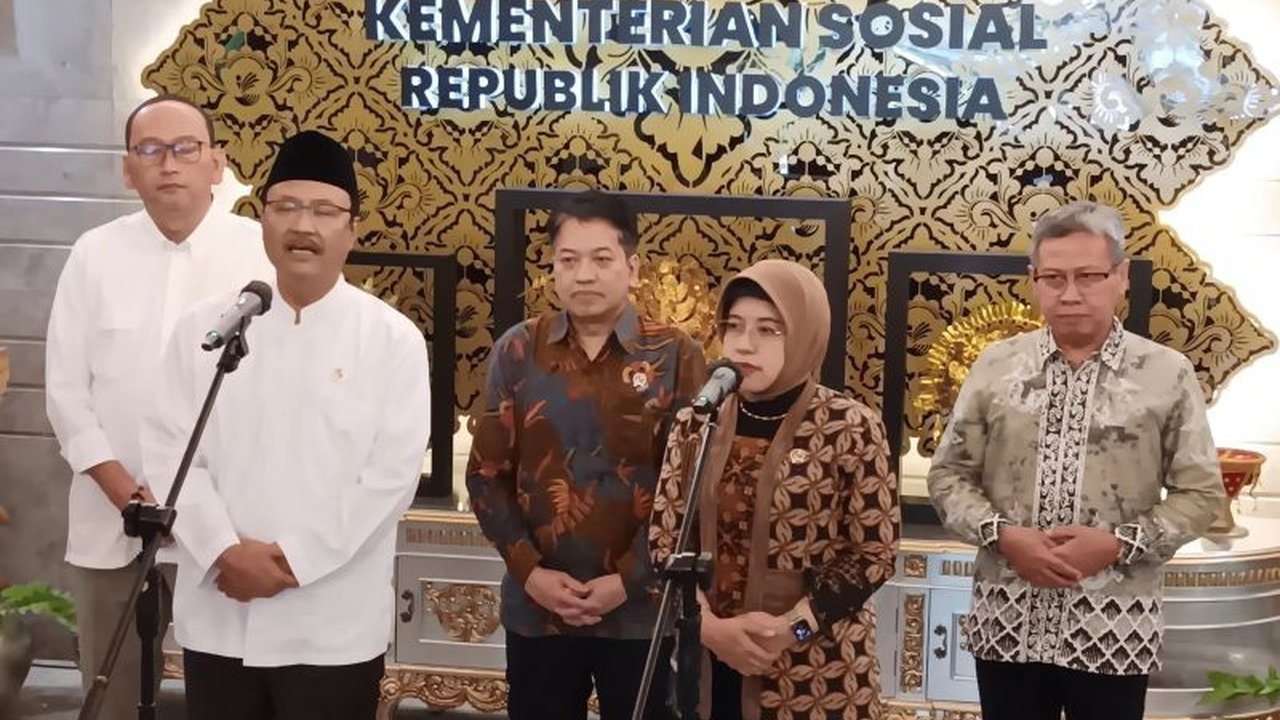 Kemensos dan BPS berkolaborasi memperbarui Data Tunggal Sosial Ekonomi Nasional (DTSEN) untuk memastikan penyaluran bansos triwulan II tahun 2025 tepat sasaran dan akurat, melibatkan partisipasi masyarakat melalui aplikasi Cek Bansos.