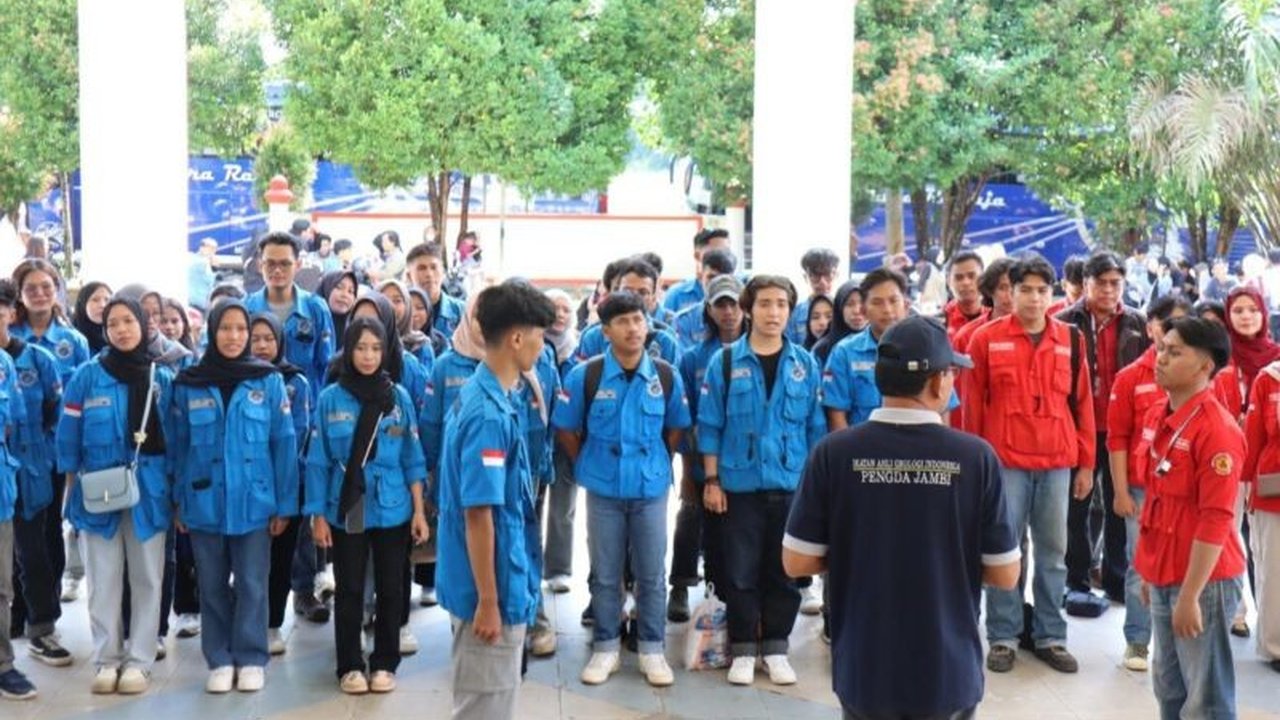 Universitas Jambi mengirimkan 98 mahasiswa Teknik Geologi dan Geofisika untuk praktek pemetaan geologi selama dua minggu di Pegunungan Kulon Progo, Yogyakarta.