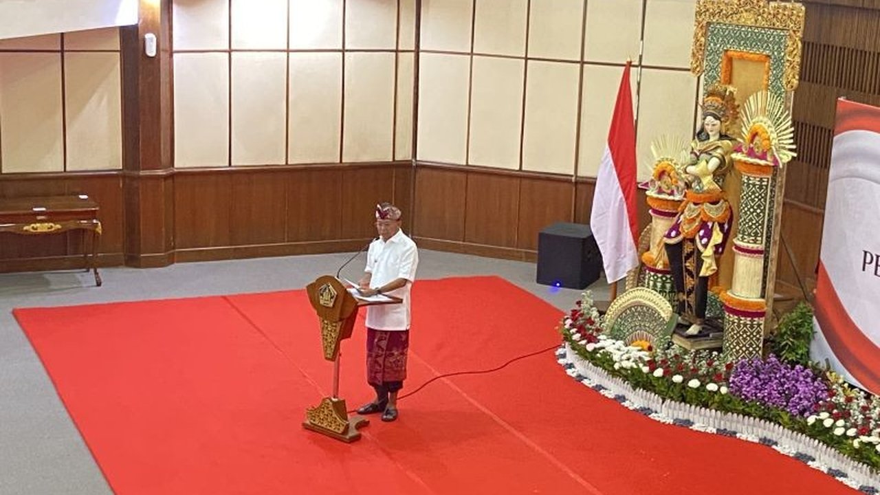 Gubernur Bali, Wayan Koster, menginstruksikan Kepala Kesbangpol Bali yang baru untuk menindak tegas ormas premanisme yang meresahkan dan tidak sesuai regulasi.