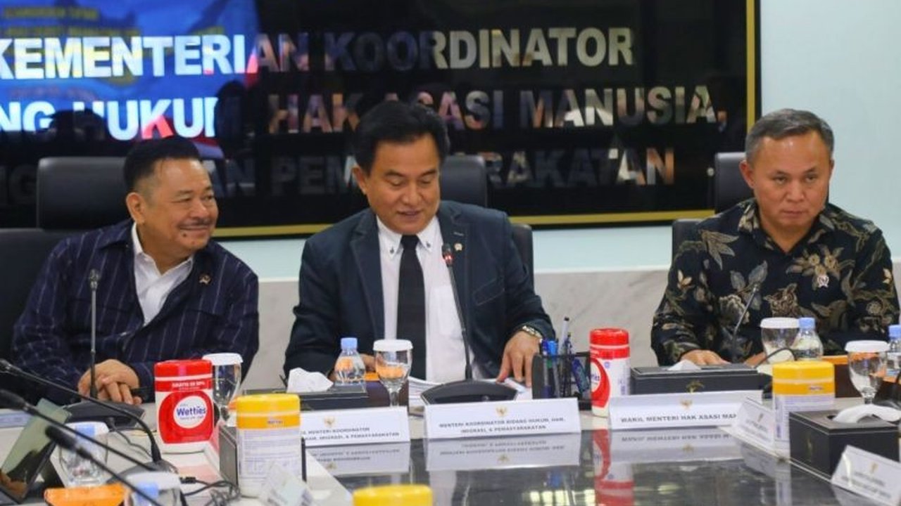 Menteri Koordinator Bidang Hukum dan HAM, Yusril Ihza Mahendra, menekankan pentingnya koordinasi antar kementerian untuk menghindari tumpang tindih dalam penanganan HAM, sesuai Perpres Nomor 139 Tahun 2024.