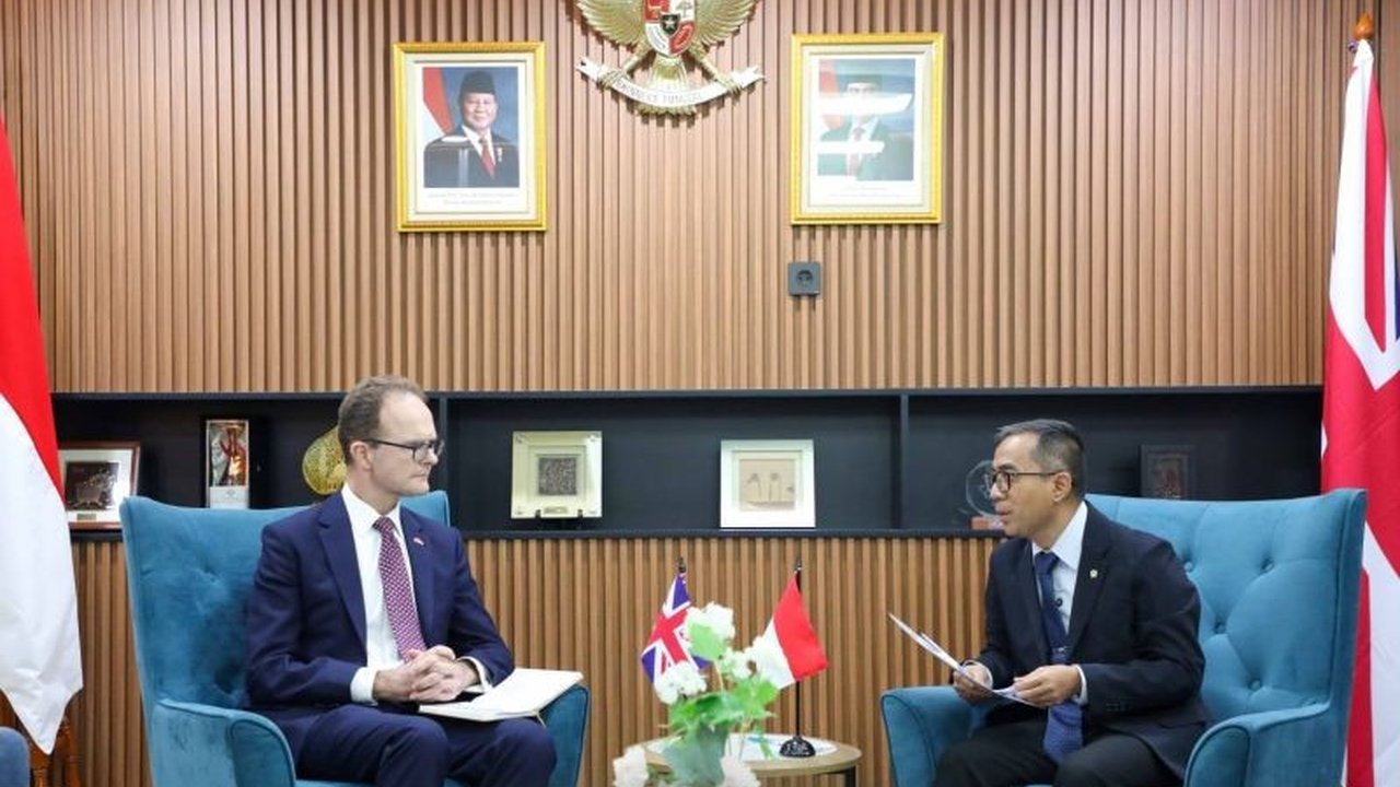 Indonesia dan Inggris perkuat kerja sama riset strategis di bidang pendidikan tinggi, meliputi ketahanan pangan, kesehatan, dan energi terbarukan, ditandai kunjungan Dubes Inggris ke Kemdiktisaintek.