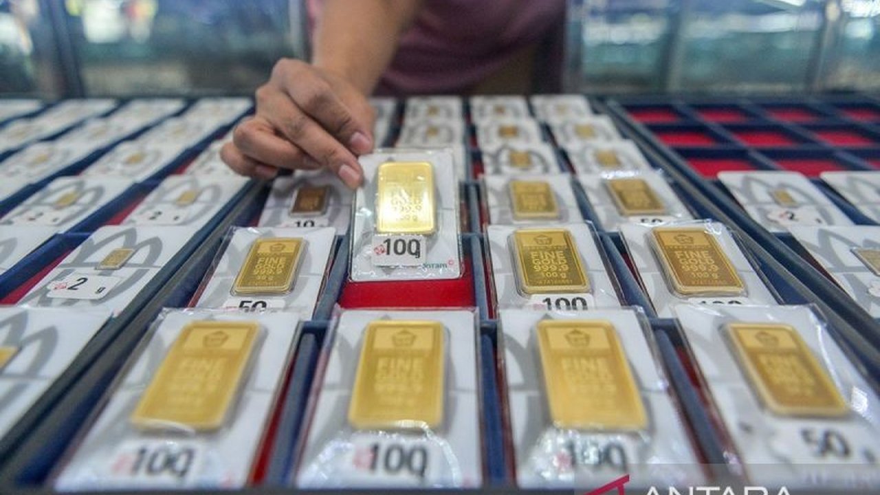 Harga Emas Antam Naik Tipis, Sentuh Rp1,928 Juta per Gram