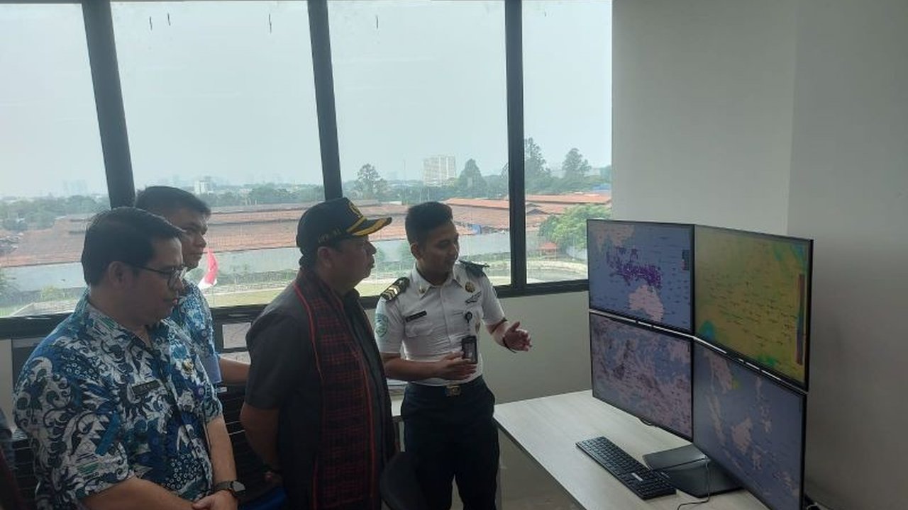 BPBD Kota Tangerang memprediksi cuaca berawan dan hujan ringan selama libur panjang 10-13 Mei 2025, mengimbau masyarakat untuk selalu waspada dan siaga.