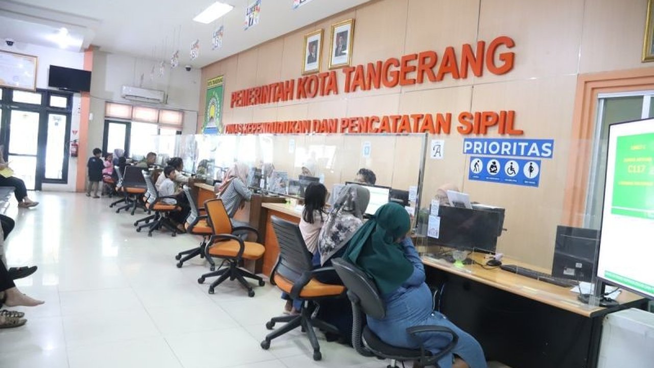 Dinas Dukcapil Kota Tangerang menutup sementara layanan kependudukan dari tanggal 10 hingga 13 Mei 2025 untuk pemeliharaan sistem, namun layanan daring tetap tersedia.