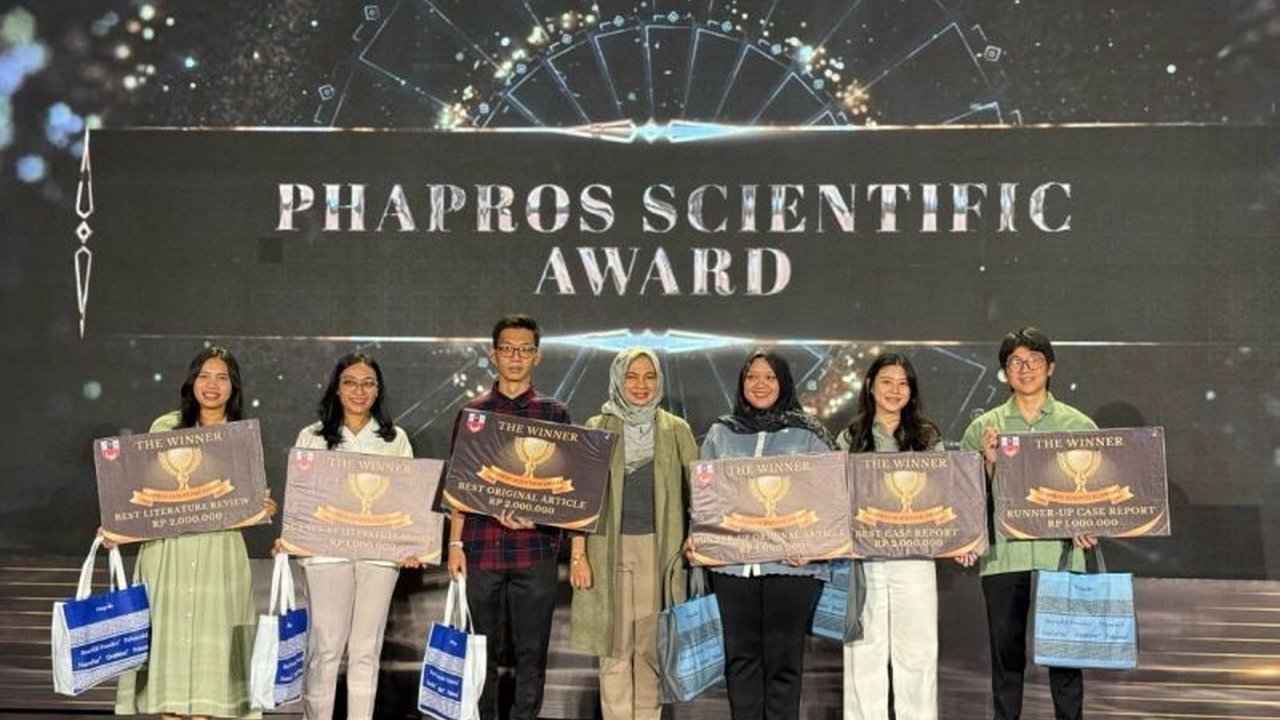 Mahasiswa Fakultas Kedokteran Gigi Universitas Indonesia (FKG UI) menorehkan prestasi membanggakan dengan meraih berbagai penghargaan bergengsi di ajang Bandung Perio Academy 2.0.