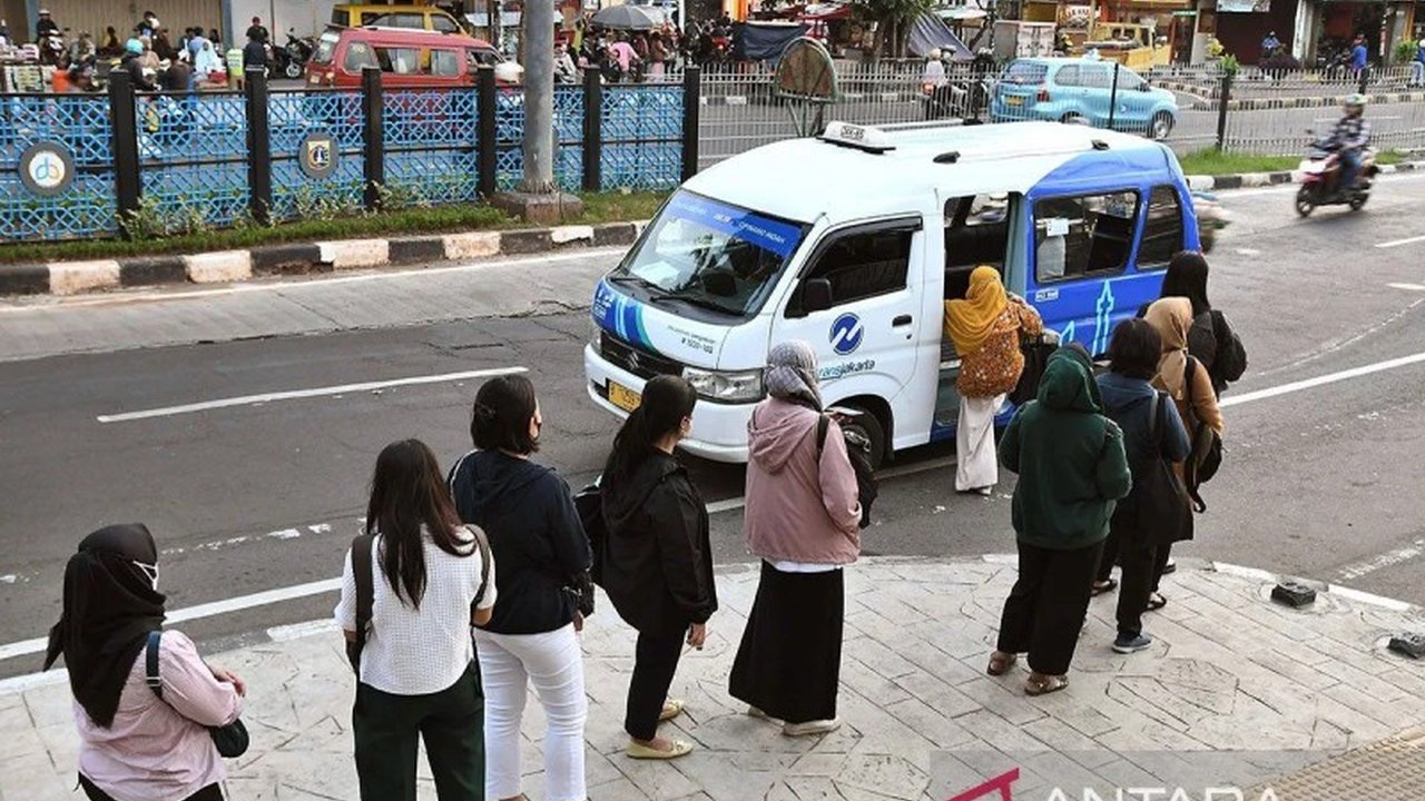 Kecelakaan Mikrotrans di Cengkareng menyebabkan 9 luka, pengemudi negatif NAPZA, dan Transjakarta bertanggung jawab atas biaya perawatan korban.