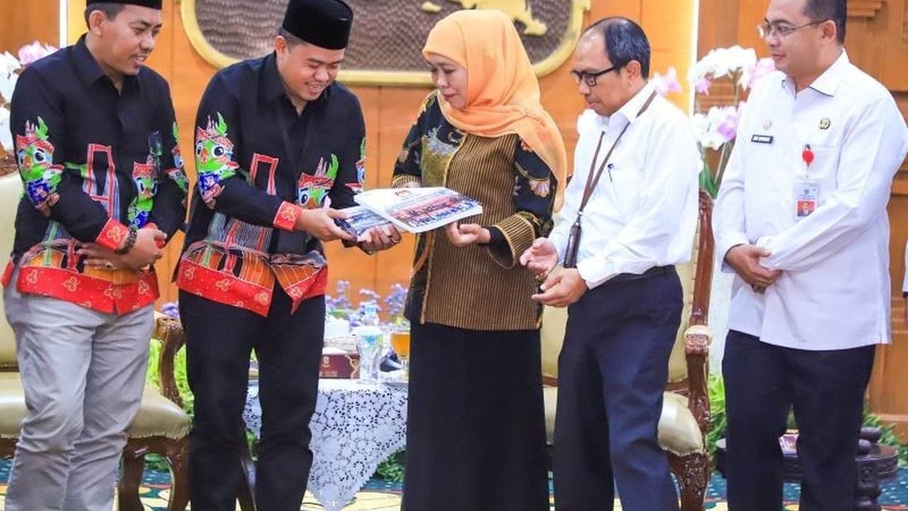 Gubernur Khofifah Indar Parawansa memberikan apresiasi tinggi kepada KPU dan Bawaslu Jatim atas suksesnya Pilkada 2024 yang aman, lancar, dan kondusif, serta pengelolaan anggaran yang transparan.