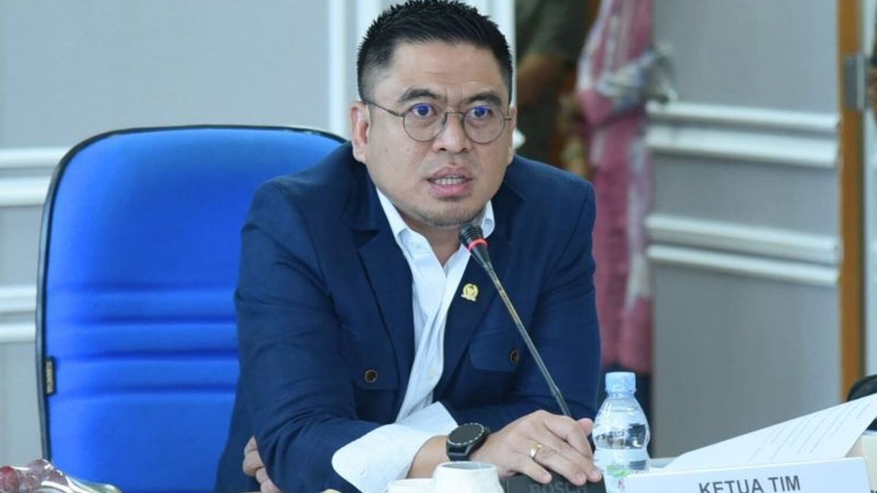 Anggota Komisi I DPR, Endipat Wijaya, mendorong percepatan pengesahan RUU Pengelolaan Ruang Udara untuk mengatasi peningkatan pelanggaran dan gangguan di ruang udara Indonesia serta memastikan kedaulatan langit Indonesia.