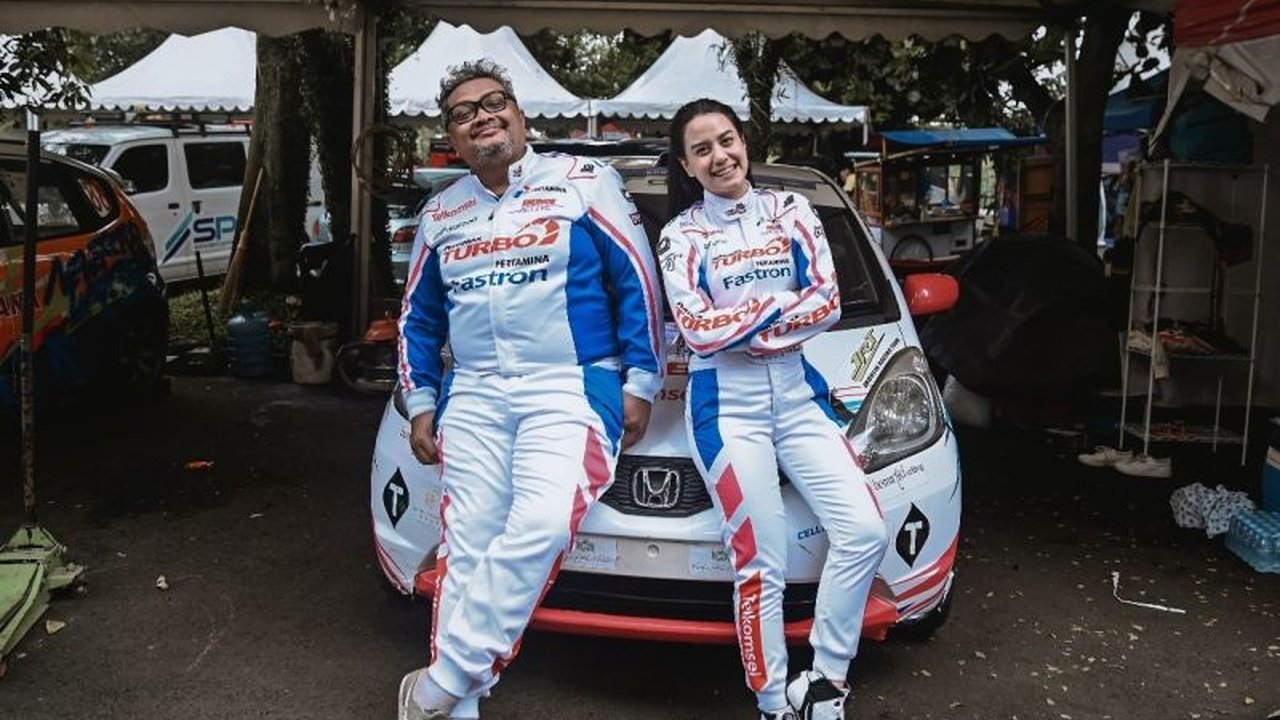 Pereli wanita Diva Zahra bertekad meraih juara kelas wanita Kejurnas Sprint Rally 2025 di Sirkuit Jalak Harupat, Bandung, meskipun sempat mengalami insiden saat latihan.