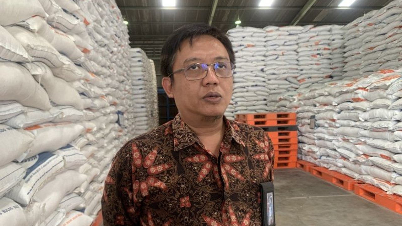 Bulog Kantor Wilayah DKI Jakarta dan Banten menyerap gabah petani dengan harga Rp6.500/kg, mendukung program swasembada pangan nasional dan meningkatkan kesejahteraan petani.