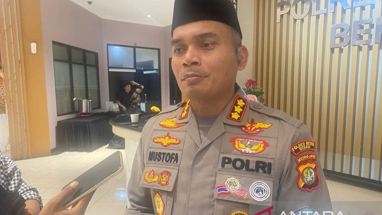 Polisi menangkap pelaku penganiayaan terhadap mantan pacarnya yang mengakibatkan korban mengalami putus tangan di Kabupaten Bekasi; motifnya diduga karena masalah pekerjaan.