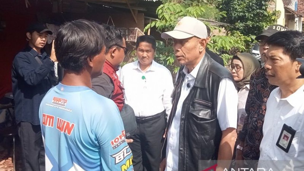 Wakil Menteri Sosial memastikan calon siswa Sekolah Rakyat berasal dari keluarga tidak mampu, sesuai arahan Presiden, dengan mengunjungi beberapa calon siswa di Bantul dan Yogyakarta.